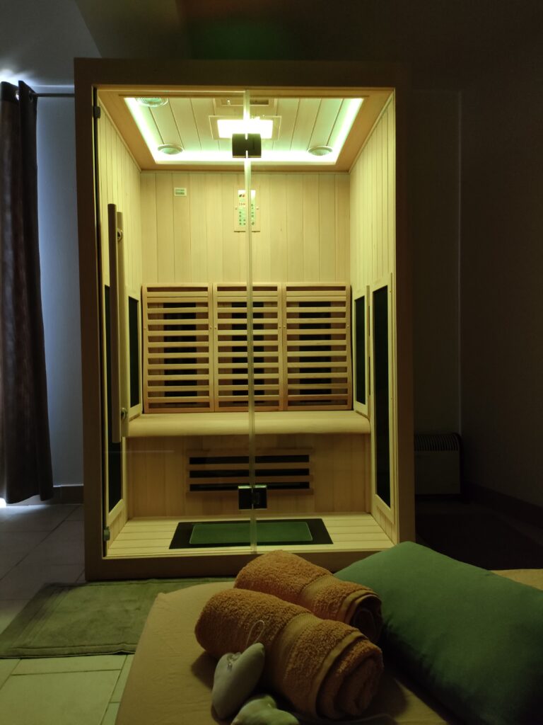 un sauna 2 personnes avec luminothérapie